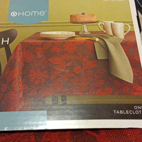 Tablecloth - Picture 3 of 4